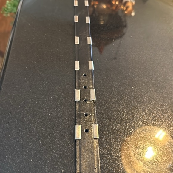 Unique Silver Hardware Black Leather 1” Wide Specialty Belt Size Med-Large - Picture 6 of 7